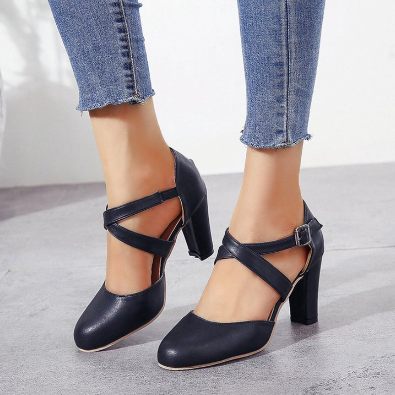 Round Toe Open-Toe Stylish Retro Buckled Chunky Heel Sandals