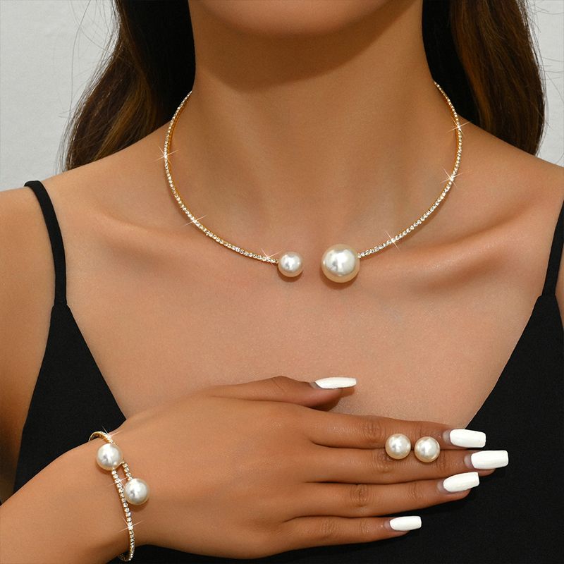 3-Piece Set Of Fashionable Women's Personalized Birthday Gift Gold Simple Bridal Jewelry Elegant Shiny Rhinestone Pearl Necklace Earrings Bracelet