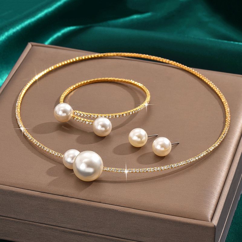 3-Piece Set Of Fashionable Women's Personalized Birthday Gift Gold Simple Bridal Jewelry Elegant Shiny Rhinestone Pearl Necklace Earrings Bracelet