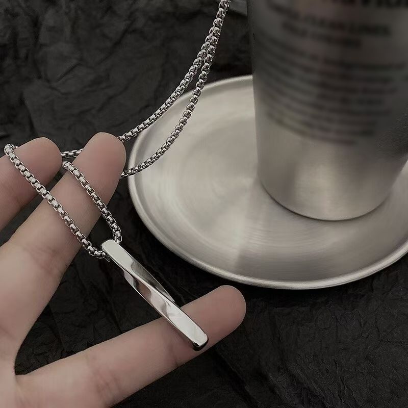 Men's Double-Layer Cuban Necklace Hip-Hop Fashion Casual Personality Geometric Twisted Long Pendant New All-Match Fashion Light Luxury Metal Feel