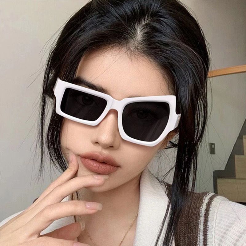 2 Pieces Fashion Men And Women Couple Sunglasses Uniform New Style Sunglasses For Large And Small Eyes, Popular Style Super Popular Raised Eyebrows Funny Personality Irregular Couple Sunglasses