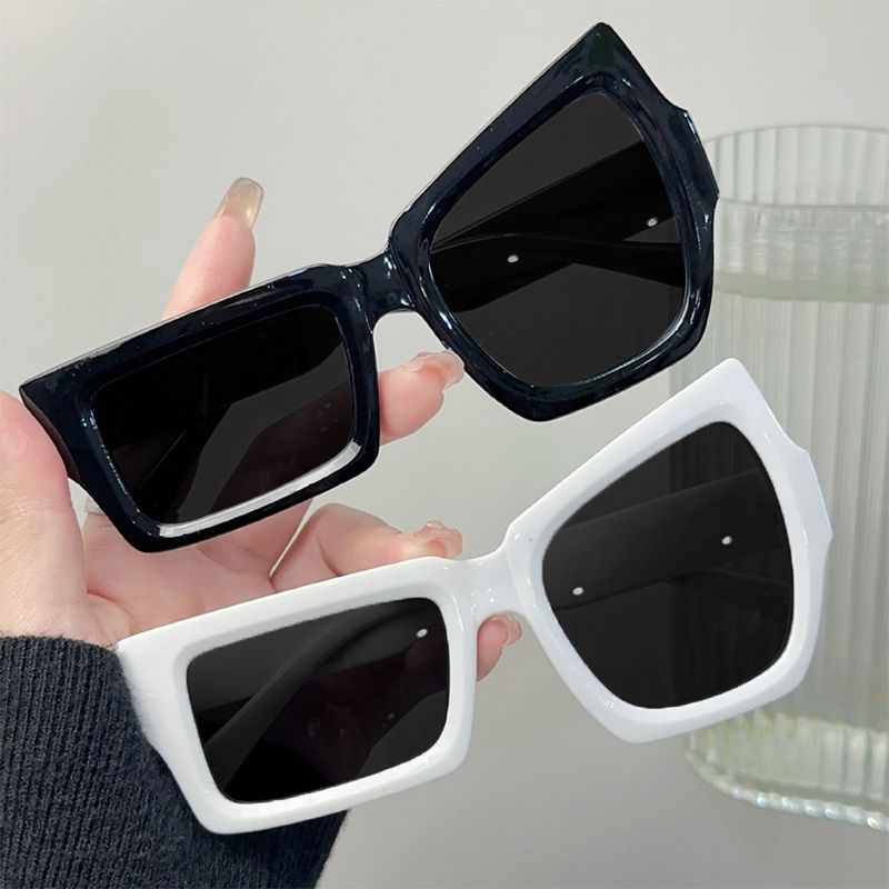 2 Pieces Fashion Men And Women Couple Sunglasses Uniform New Style Sunglasses For Large And Small Eyes, Popular Style Super Popular Raised Eyebrows Funny Personality Irregular Couple Sunglasses