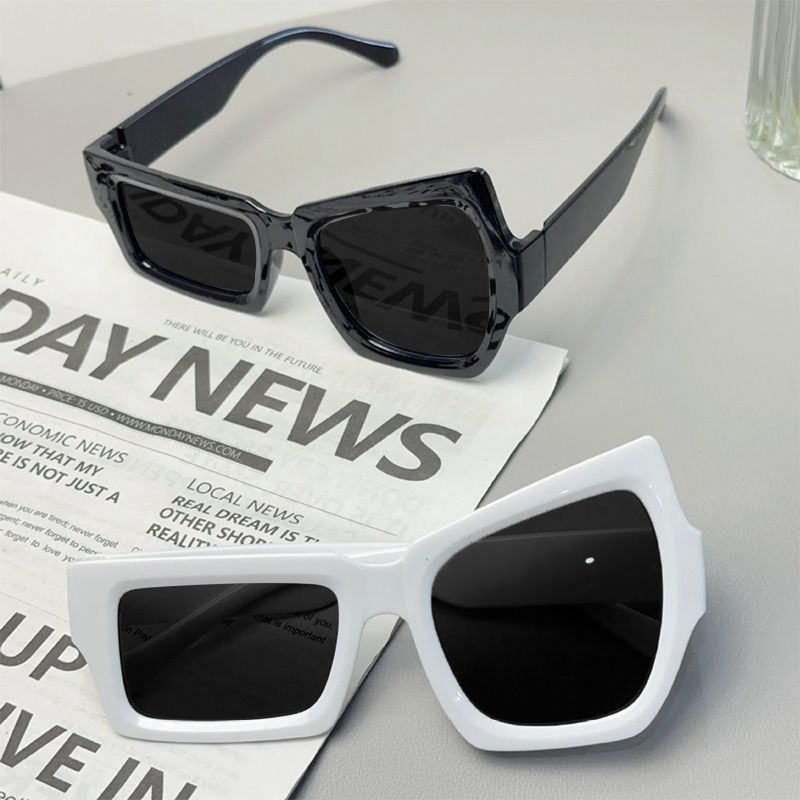 2 Pieces Fashion Men And Women Couple Sunglasses Uniform New Style Sunglasses For Large And Small Eyes, Popular Style Super Popular Raised Eyebrows Funny Personality Irregular Couple Sunglasses