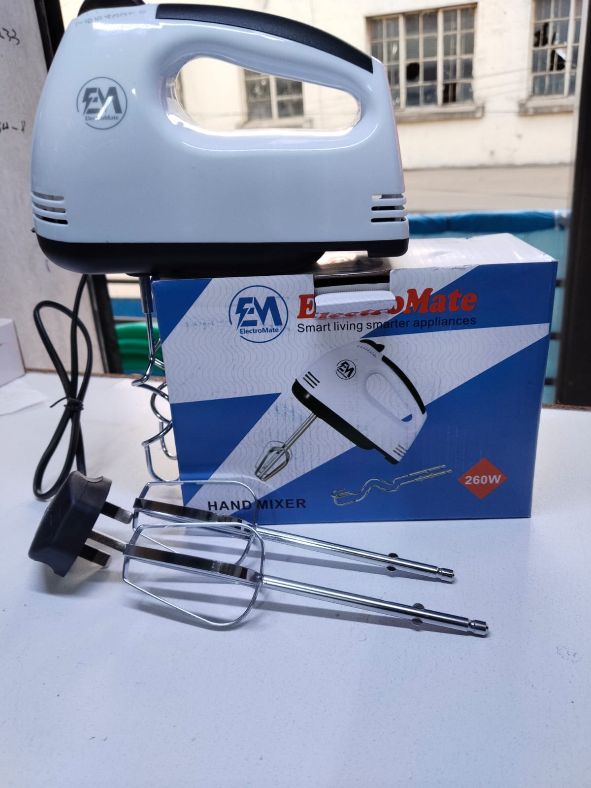 Hand Mixer With 7 Speed.
