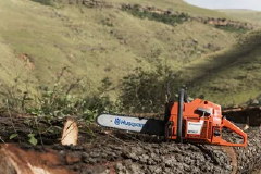 Husqvarna 272XP Professional Chainsaw | 72cc Gas-Powered Chain Saw for Logging & Heavy-Duty Cutting