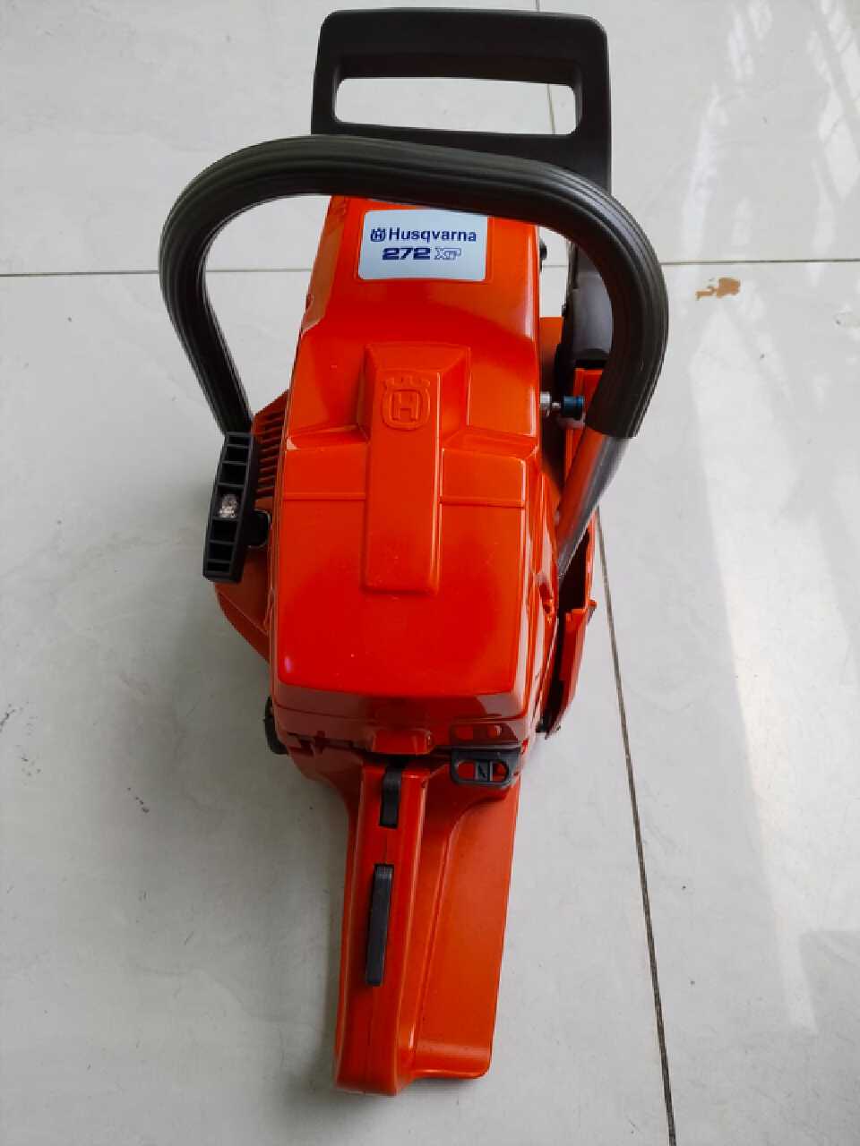 Husqvarna 272XP Professional Chainsaw | 72cc Gas-Powered Chain Saw for Logging & Heavy-Duty Cutting