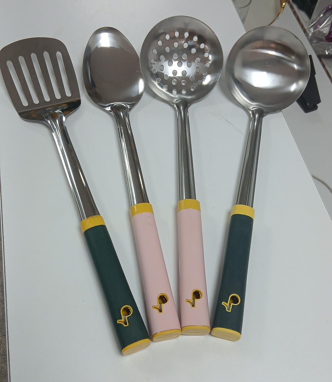 4pcs set serving spoonsMade from durable, food-safe material
Ergonomic handles for comfortable grip
Ideal for serving soups, stews, rice, salads, and more
Easy to clean and maintain
Sleek, simple