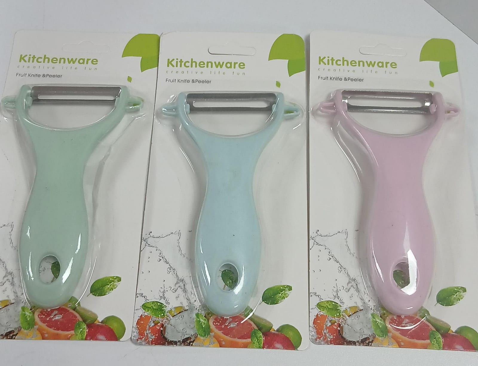 Multipurpose peelerSharp, Versatile Blade
Efficiently peels a variety of produce like potatoes, carrots, apples, cucumbers, and more with minimal effort.
 Dual or Interchangeable Blades
Includes