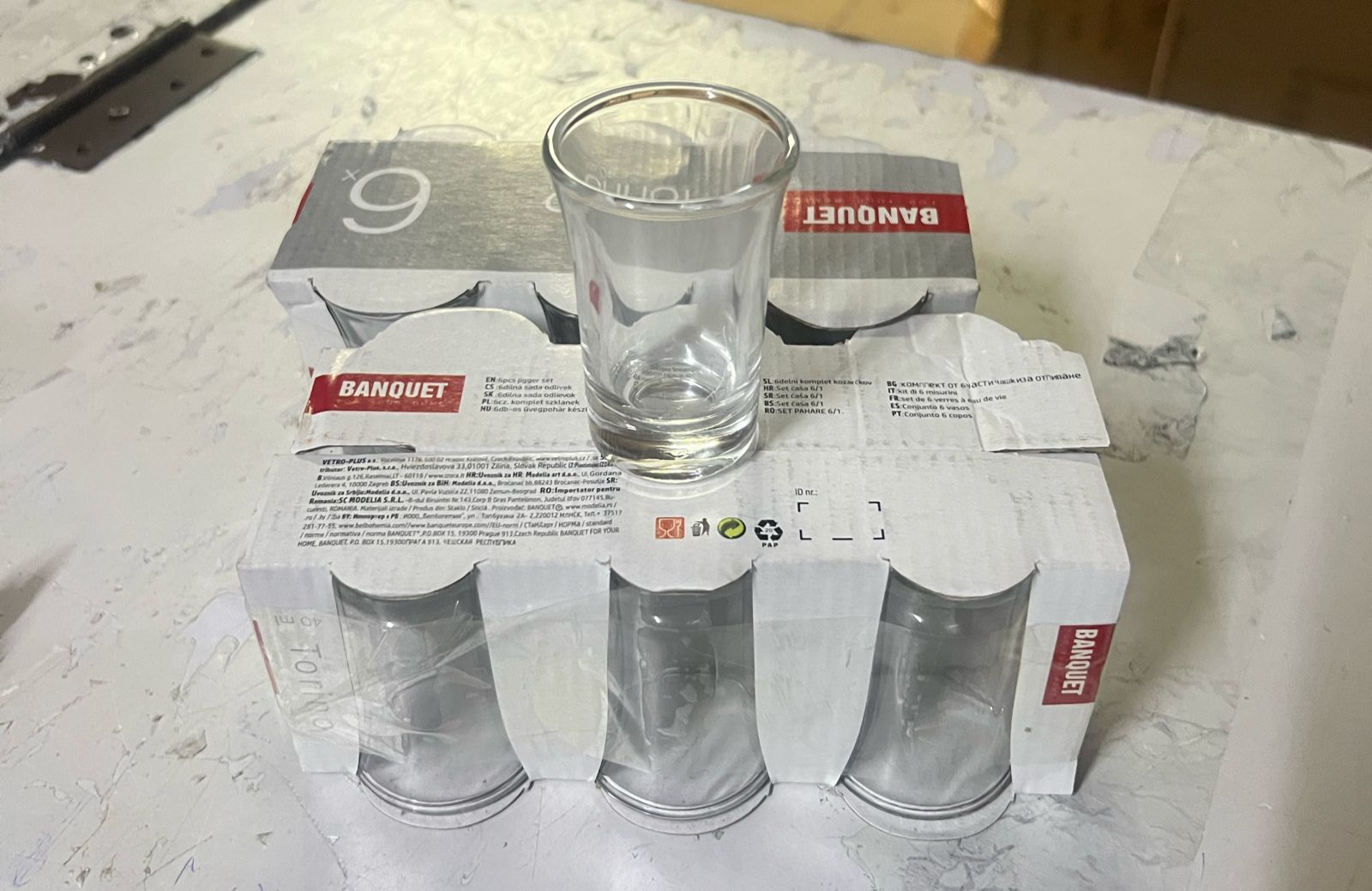 Tot 35 ml glass each.perfect for measuring all kind of alcohol with precision