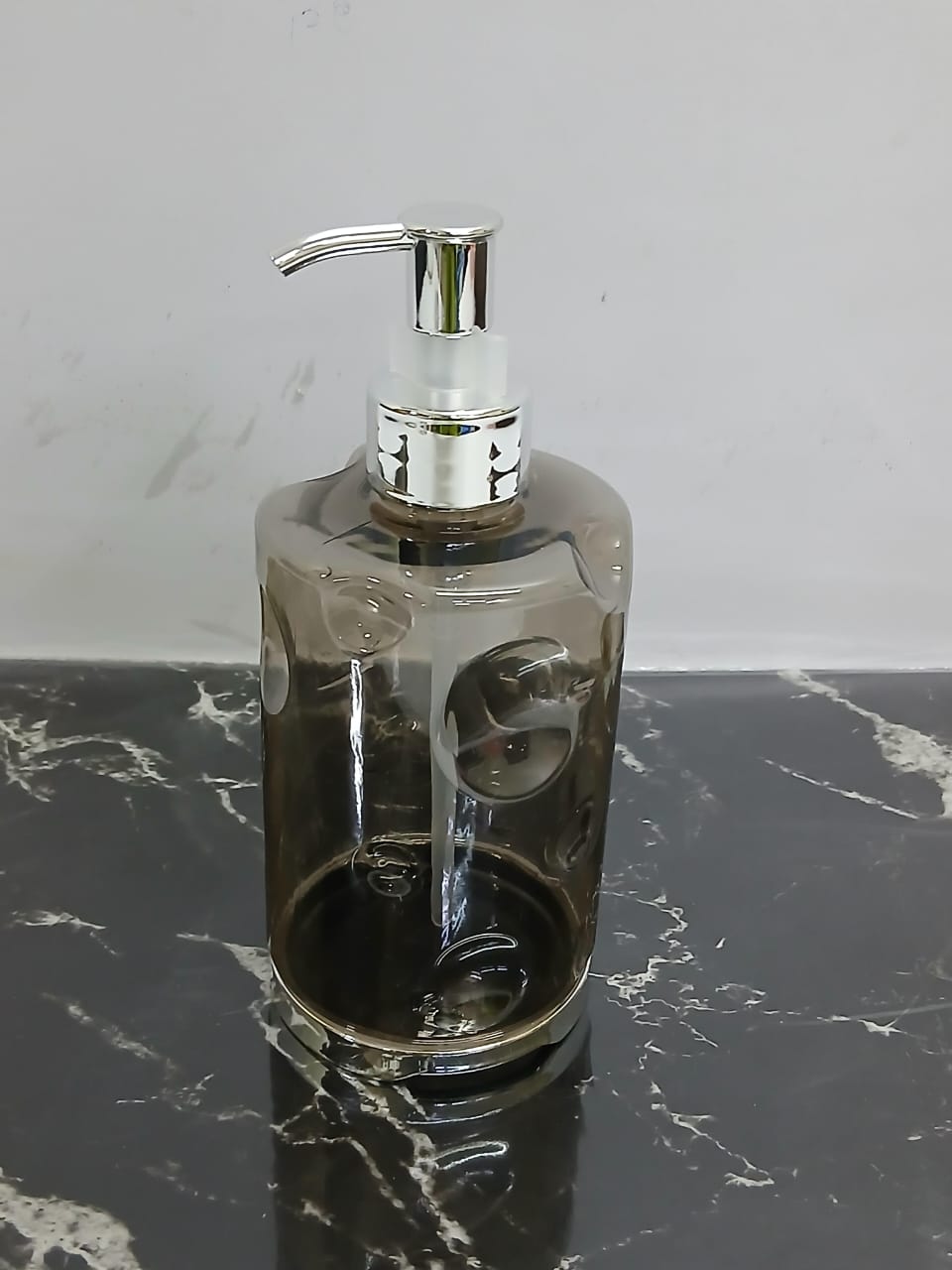 Acrylic Portable Colored Round Handwash Dispenser & Pump – 500ml Capacity for Liquid Soap, Sanitizer, or Lotion in Bathroom, Kitchen, or Office Use