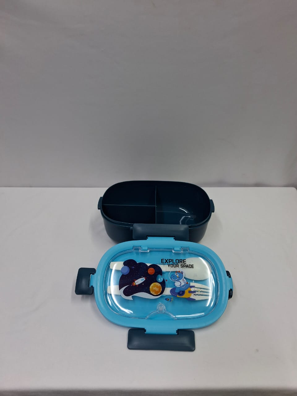 Partitioned Lunchbox, Practical Food Storage Container with Separate Compartments for Meals and Snacks, Ideal for School, Office, Travel, or Home Use