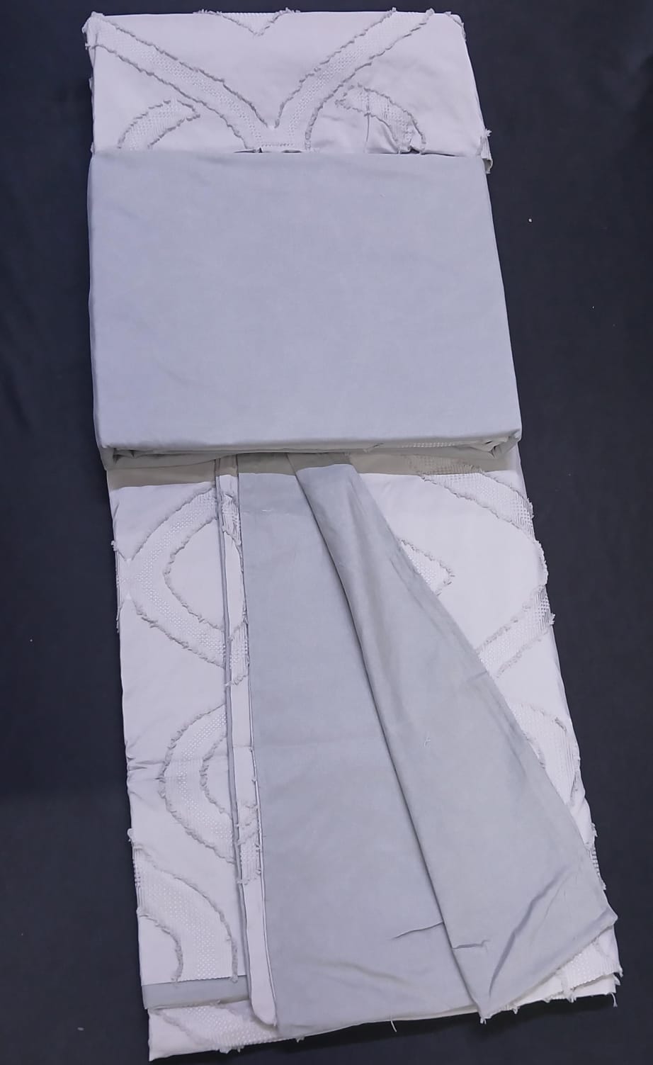 6pcs Tufted Cotton Duvet Cover Set Size 6x6 – Includes 1 Duvet Cover 220x240cm, 1 Fitted Bedsheet 200x200+30cm & 4 Pillowcases 48x74+5cm for Bedroom