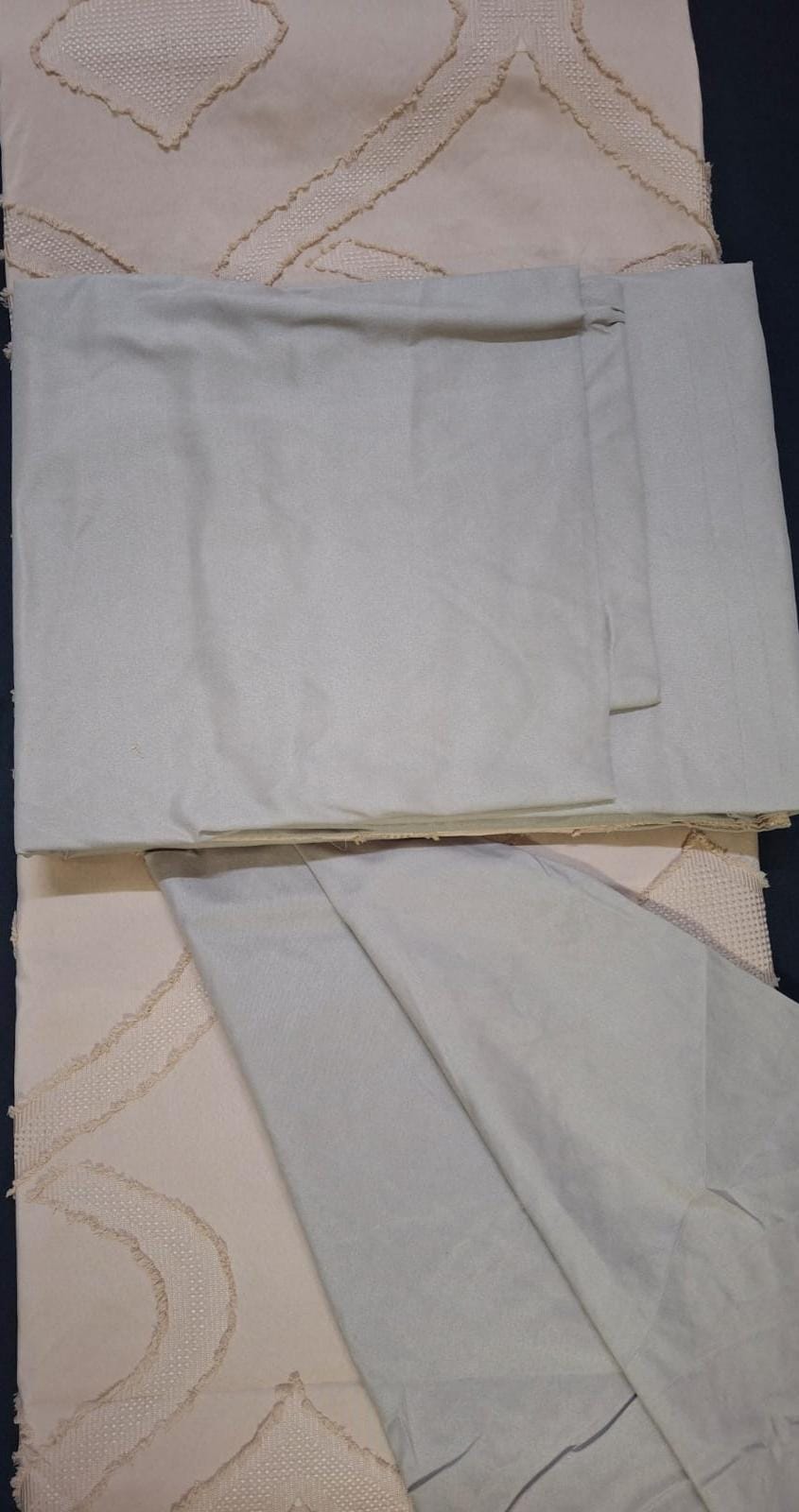 6pcs Tufted Cotton Duvet Cover Set Size 6x6 – Includes 1 Duvet Cover 220x240cm, 1 Fitted Bedsheet 200x200+30cm & 4 Pillowcases 48x74+5cm for Bedroom