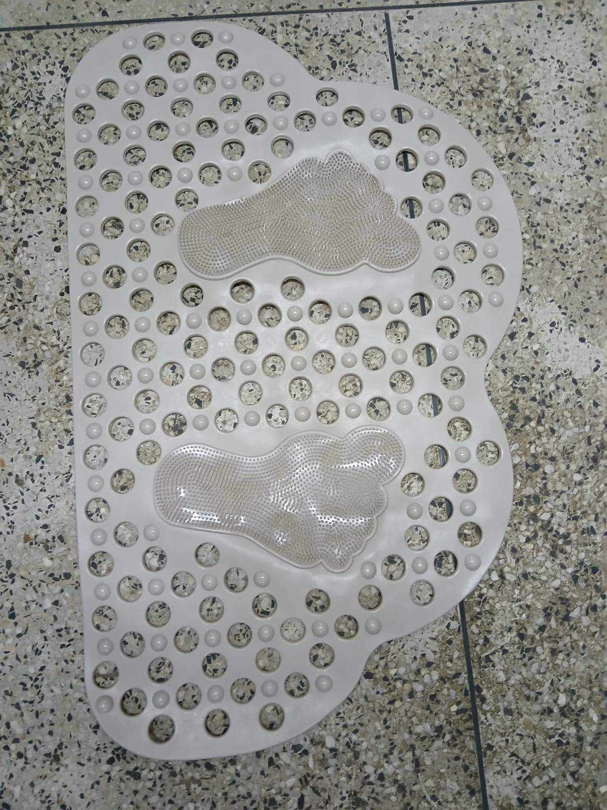 Cloud Shape Anti-Slip Bathroom Mat – 40x70cm Non-Slip Absorbent Shower Mat with Rubber Underside for Bathroom Floor, Sink Area and Tub Safety