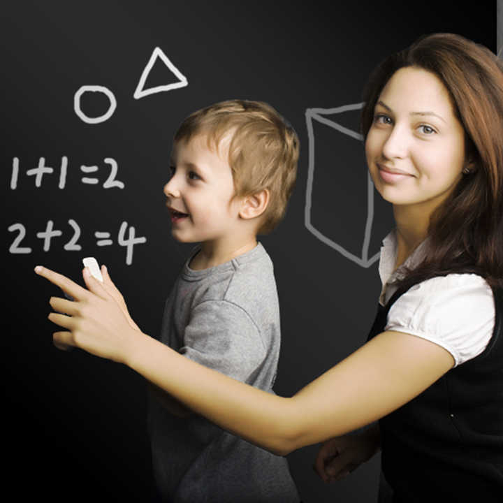 Adhesive Black Board Paper with 5 Chalks - Self-Adhesive Chalkboard Wallpaper