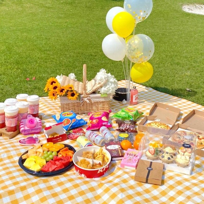 Picnic Mat Outdoor Camping Waterproof Thickened Portable Moisture-Proof Mat Beach Mat for Spring Travel Hiking Outdoor Activities Green Red Yellow