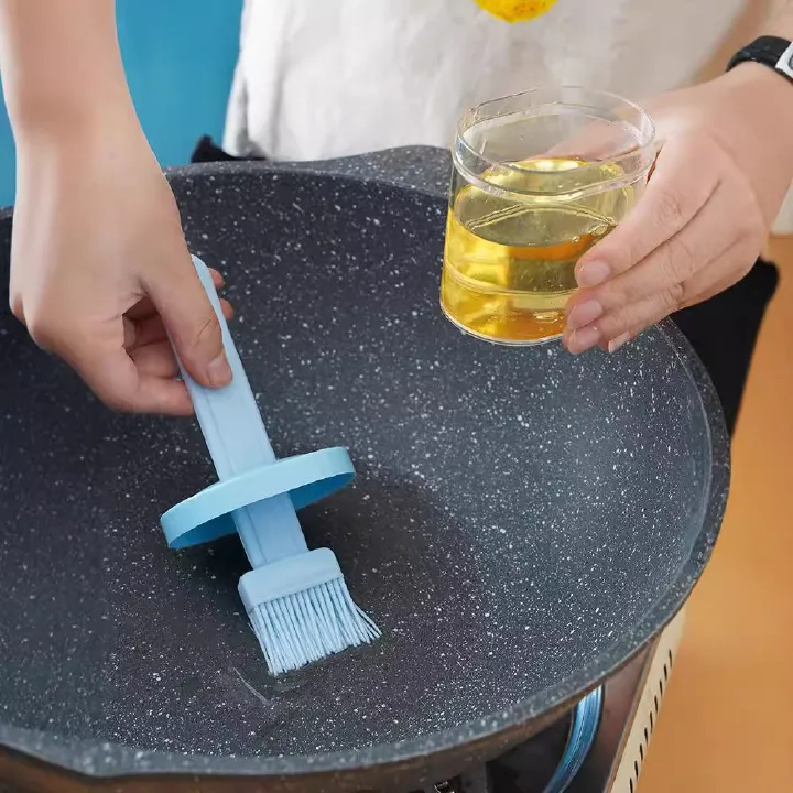 Silicone Baking Oil Brush High Temperature Resistant Portable Barbecue Pancake Cooking Brushdesigned to handle high temperatures safely. Ideal for applying oil