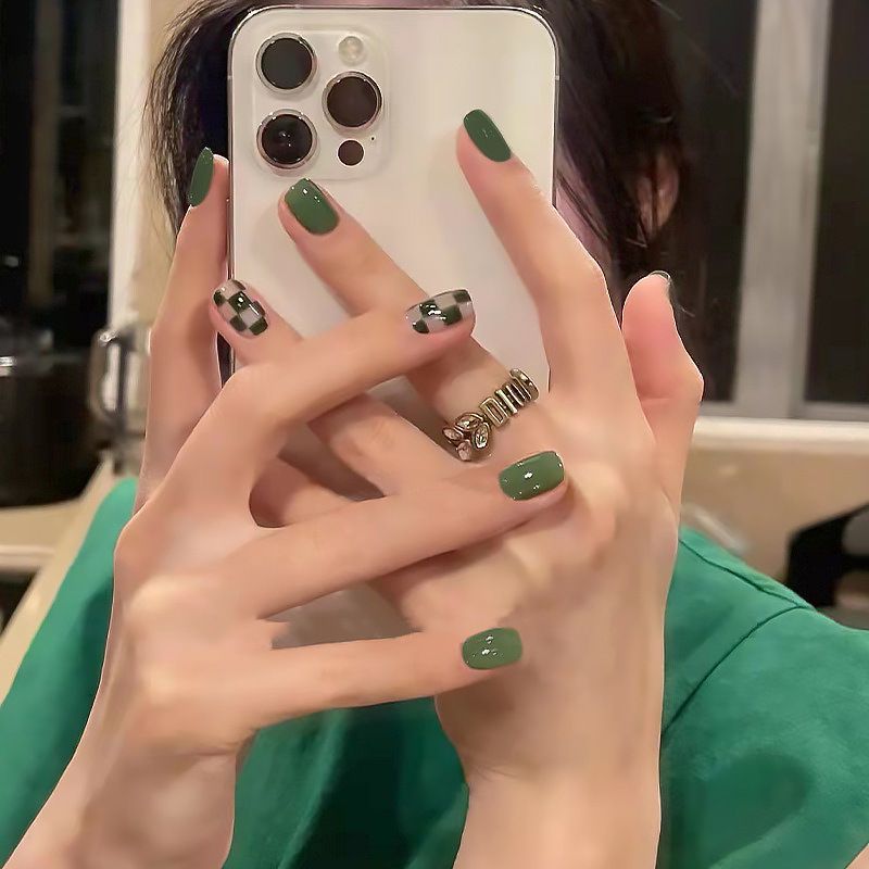 Wearable nail, manicure nail plate, green chessboard grid fake nail sticker, new manicure sticker, 24 pieces