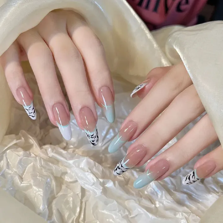 French gradient spicy girl leopard print ins gentle and elegant feeling high-end 24 pieces wearable nail stickers