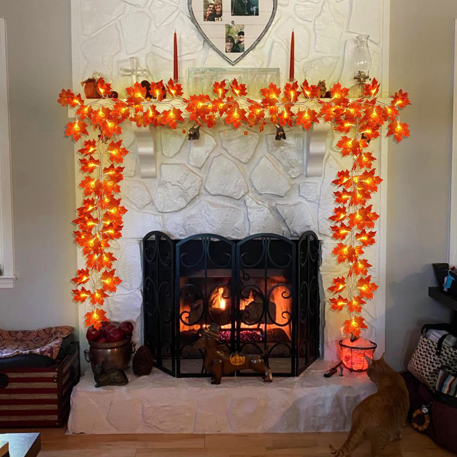 LED string lights with simulated maple leaf lights, perfect for autumn harvest, Thanksgiving, and Halloween decorations. Battery-powered string lights.
