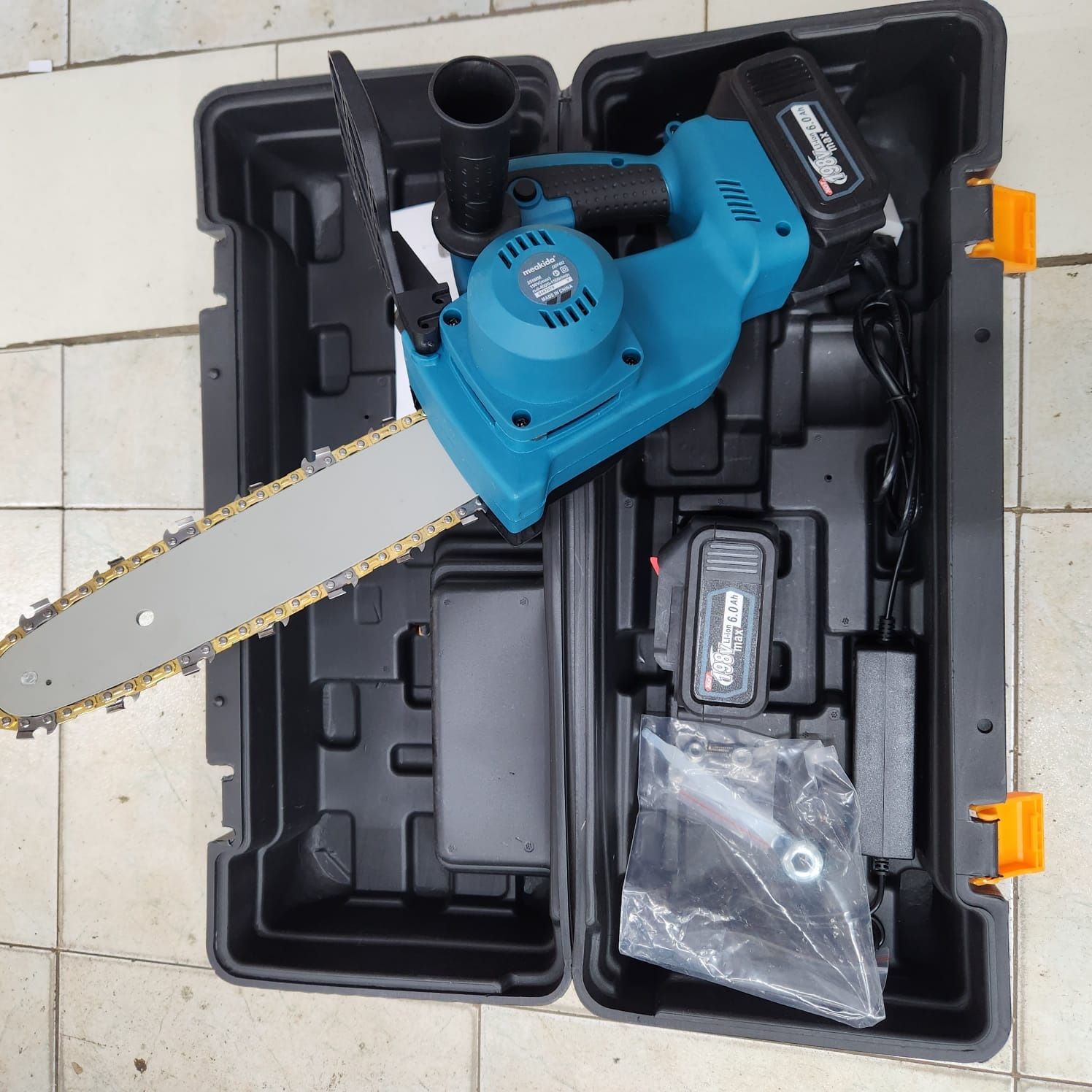 makita cordless chain saw