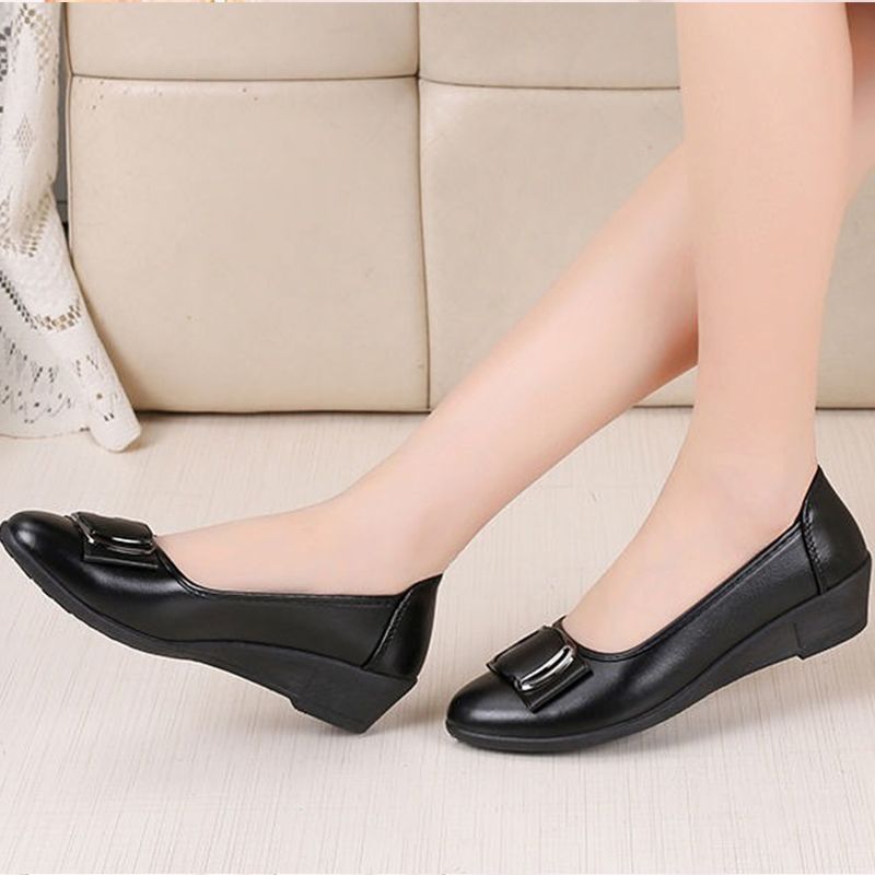 ASSKLO Women's flat shoes fashionable soft soled comfortable solid color round toe work shoes ladies shoes women's leather shoes mother's shoes soft leather shoes women's singles shoes black shoes