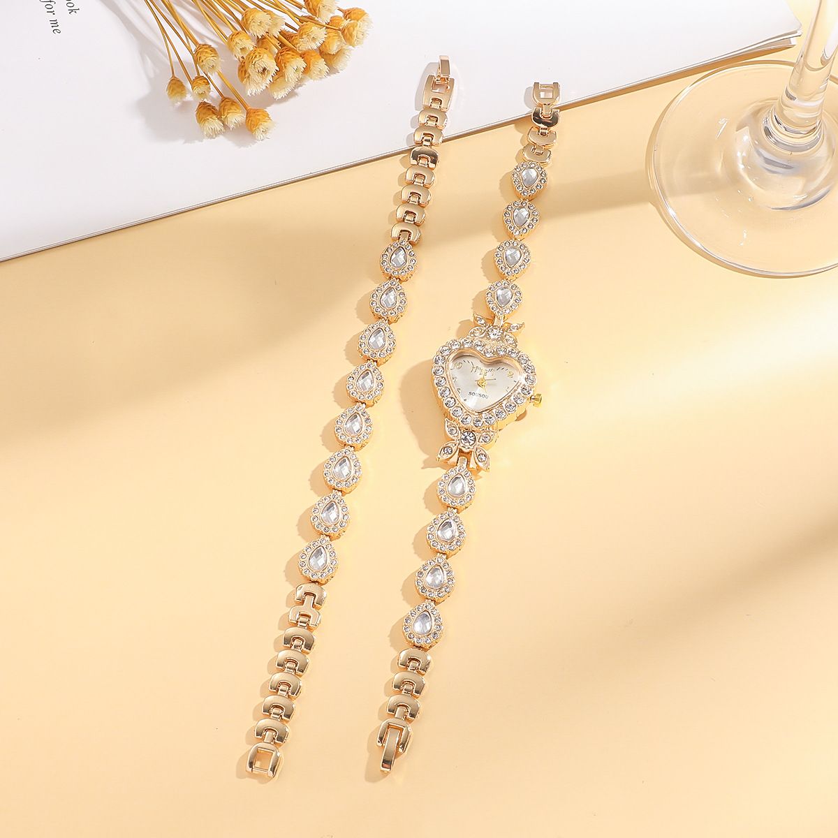 Ladies' heart-shaped case, dot scale dial diamond-encrusted flower pattern detachable bracelet fashionable heart-shaped watch