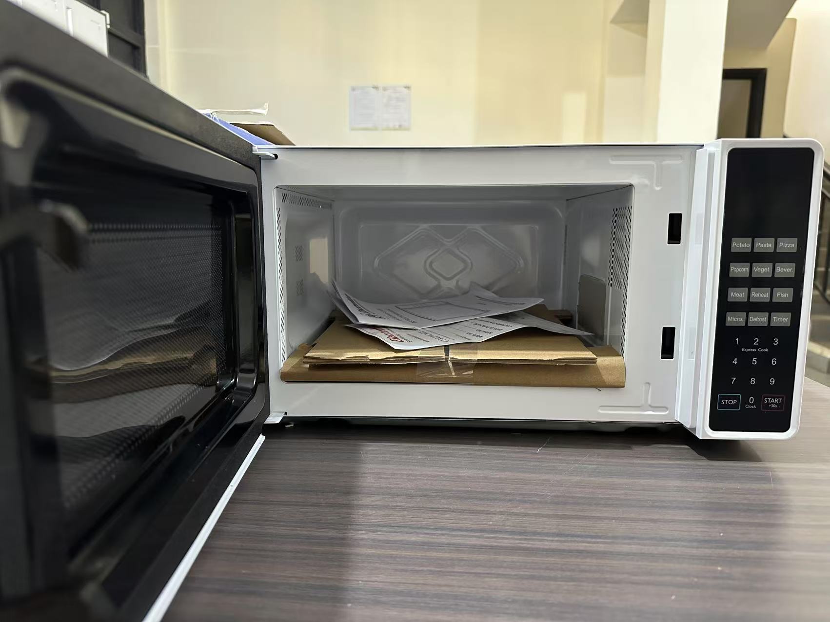 Digital Microwave Oven 20L