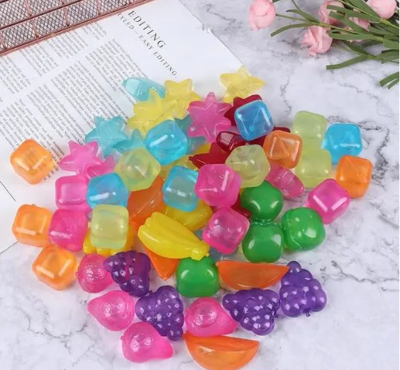 20pc pack Reusable silicone ice cubes. Chills drink without diluting because the water stays in even after defrosting. ✅Assorted shapes. ☑️ Say no to watered down drinks from normal ice cubes!!