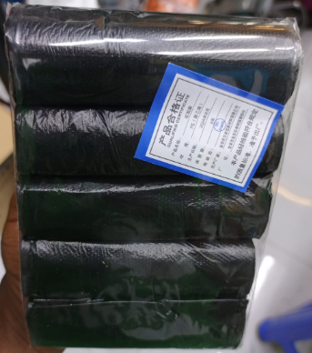 200pcs Black Kitchen Trash Bags Size 45x60cm, Strong & tear-resistant, Leak-proof design – no mess, Thick material for heavy waste, Comes in convenient rolled packs, Durable, portable and disposable.