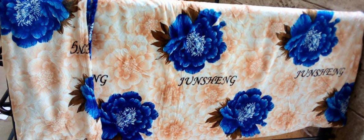 6*6 Fleece blanket Soft and warm Lightweight Throw Blanket for Bed, Sofa, Couch, Travelling and Camping