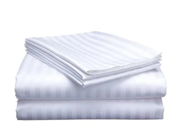 4pcs of 6*7 or 7*8  Striped White Satin Cotton Bedsheet Set Comes as 2pcs of Bedsheets and 2pcs of Pillow Cases

◻️2bedsheet
◻️2pillowcases