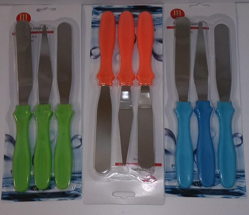 3 in 1 cake pallet knifes light gauge Perfect for decorating fondant cake
 Help you to smooth cream ,Smoothing cream cake surface and side