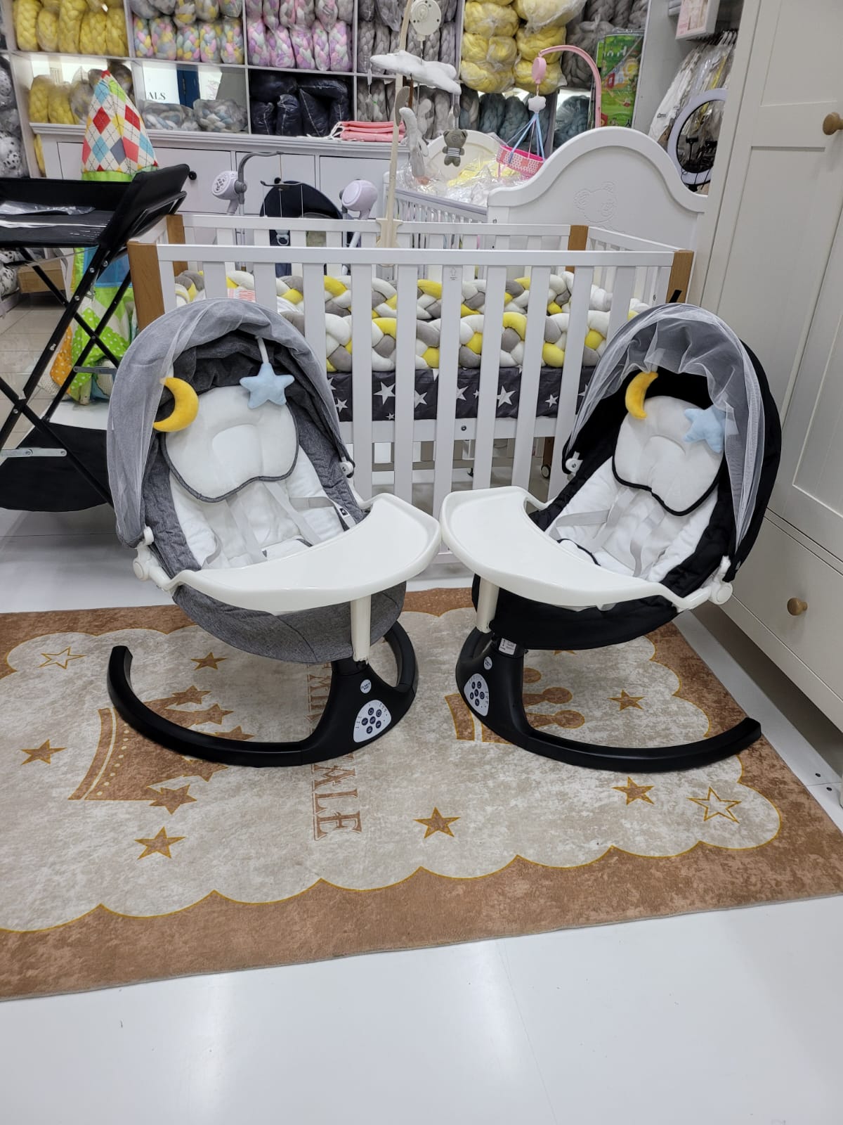 Electric baby swing with remote ,bluetooth and a feeding tray