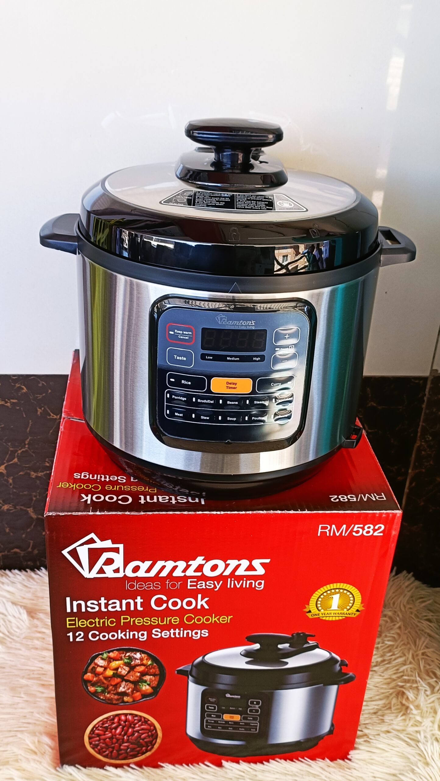 Ramtons 6L electric pressure cooker with 12 cooking settings  RM-582 instant cook ramtons pressure cooker 800W