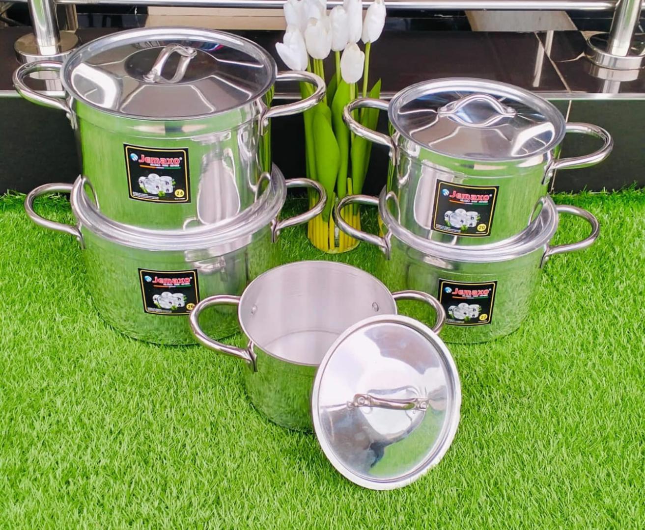 5pcs Jemaxo pots sufuria cookware set with lids. jemaxo heavy duty Aluminium pots set with fitting lids 18cm, 20cm, 22cm, 24cm and 26cm