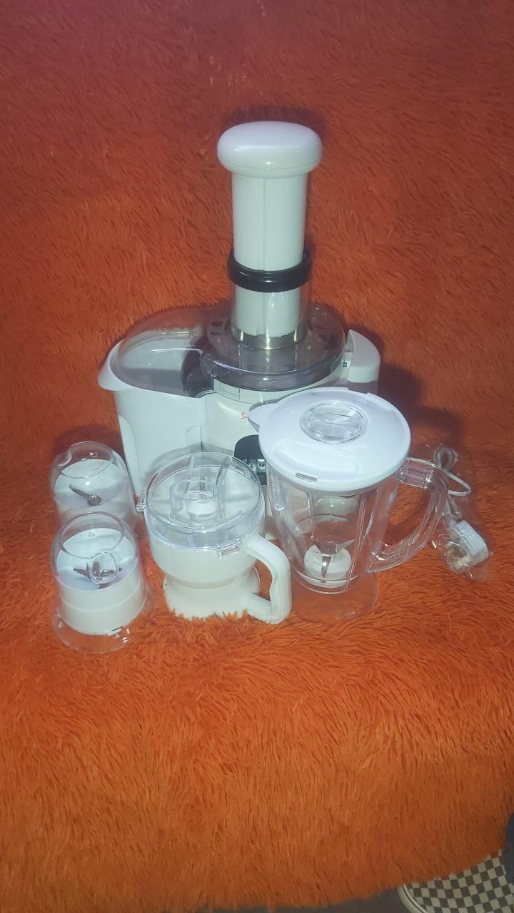 Signature Heavy Duty 5 In 1 Food Processor / Blender / Juicer / Grinder
. SG-505 Signature food processor 400-500W