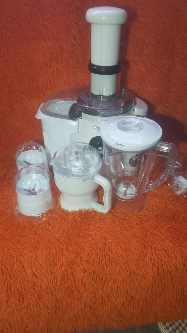 Signature Heavy Duty 5 In 1 Food Processor / Blender / Juicer / Grinder
. SG-505 Signature food processor 400-500W