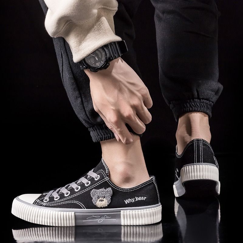 Bear cartoon canvas shoes low-top teen student men's shoes 2024 new trend versatile soft-soled breathable board shoes