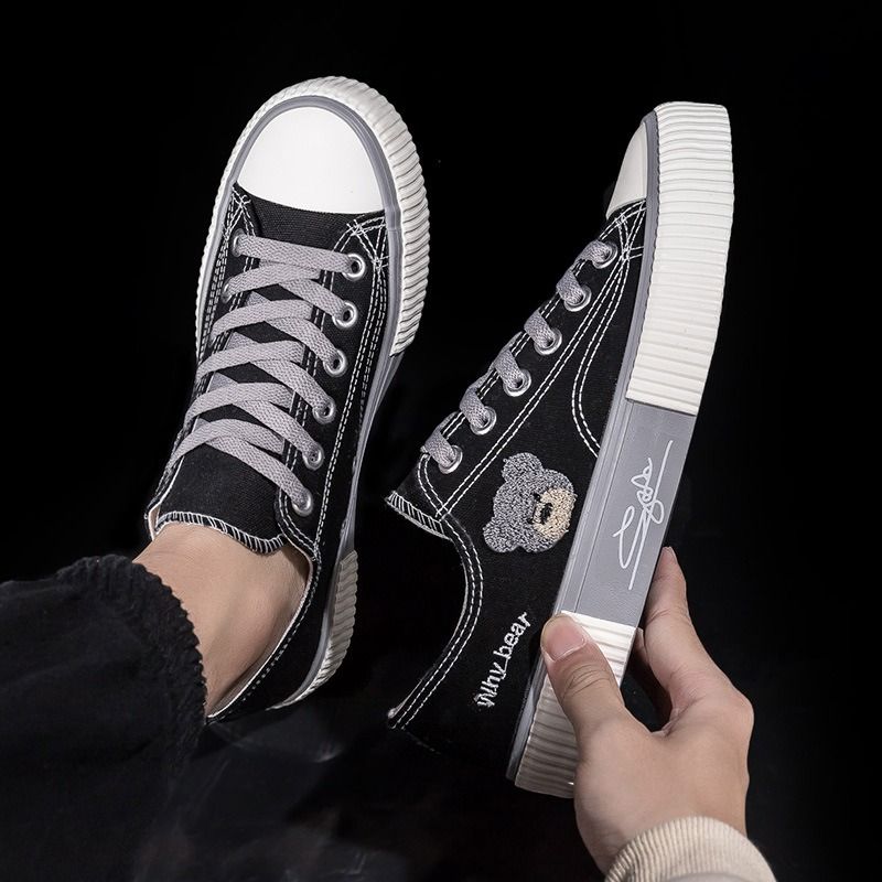 Bear cartoon canvas shoes low-top teen student men's shoes 2024 new trend versatile soft-soled breathable board shoes