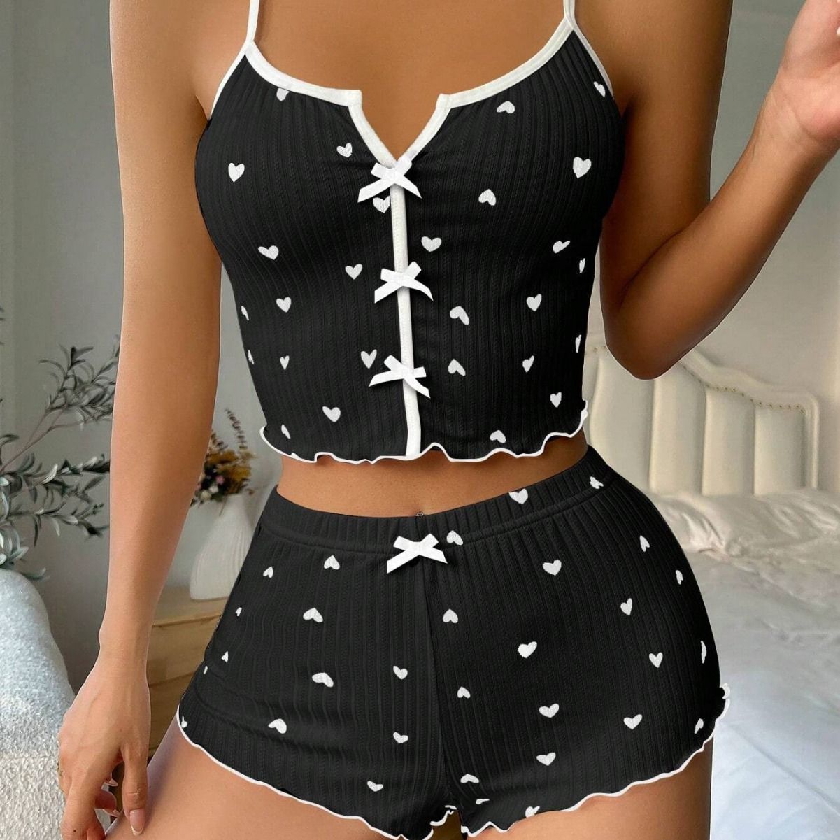Ladies' Pajamas Sexy Midriff-baring Home Wear Heart-shaped Printed Contrast-colored Home Wear Front Placket Slit Camisole Pajama Set