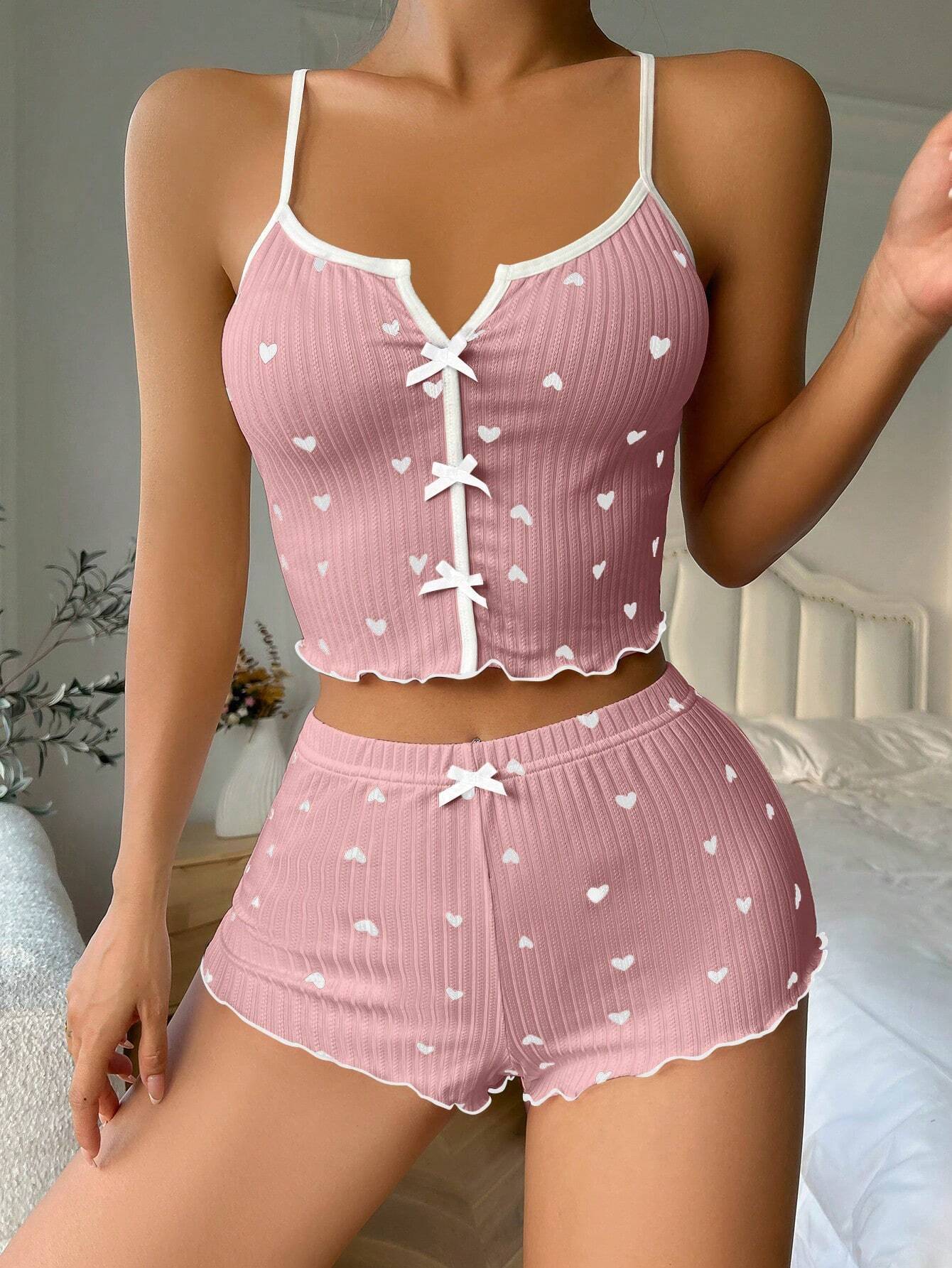 Ladies' Pajamas Sexy Midriff-baring Home Wear Heart-shaped Printed Contrast-colored Home Wear Front Placket Slit Camisole Pajama Set