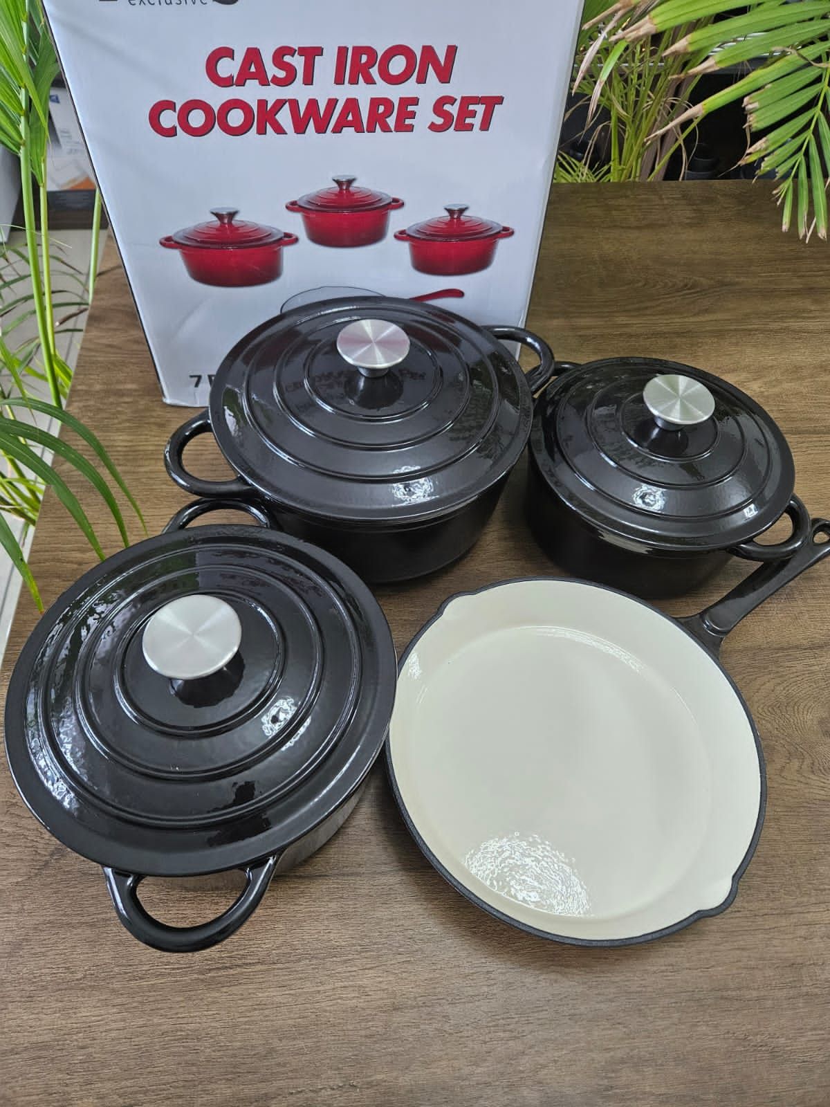 7pieces cast iron cookware set Contains 3 sufurias,3 lids,1 pan, Heavy-Duty Cooking, Baking & Serving Pots. Durable cast iron with enamel coating that prevents sticking and allows effortless cleaning.
