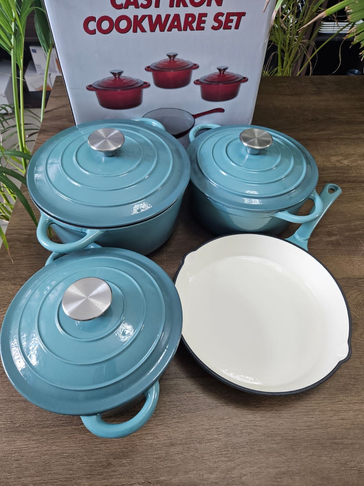 7pieces cast iron cookware set Contains 3 sufurias,3 lids,1 pan, Heavy-Duty Cooking, Baking & Serving Pots. Durable cast iron with enamel coating that prevents sticking and allows effortless cleaning.