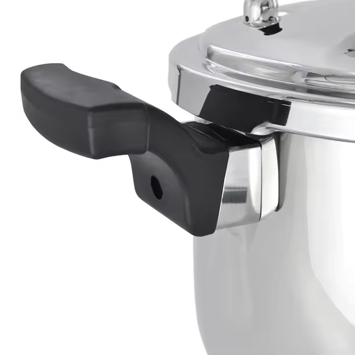 SARAL HEAVY DUTY ALUMINIUM PRESSURE COOKERS 3L.5L,7.5L,10L,12L
 Brand: Saral  Material: Aluminum Alloy, Heating: Chasis Alloy