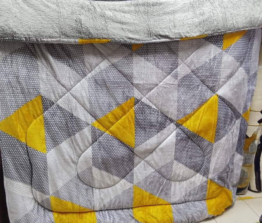 Single woolen 5x6 TC and Weaverbird  duvets No bedsheets and no pillow cases Soft and warm Fade resistant Easy to clean Elegant and durable