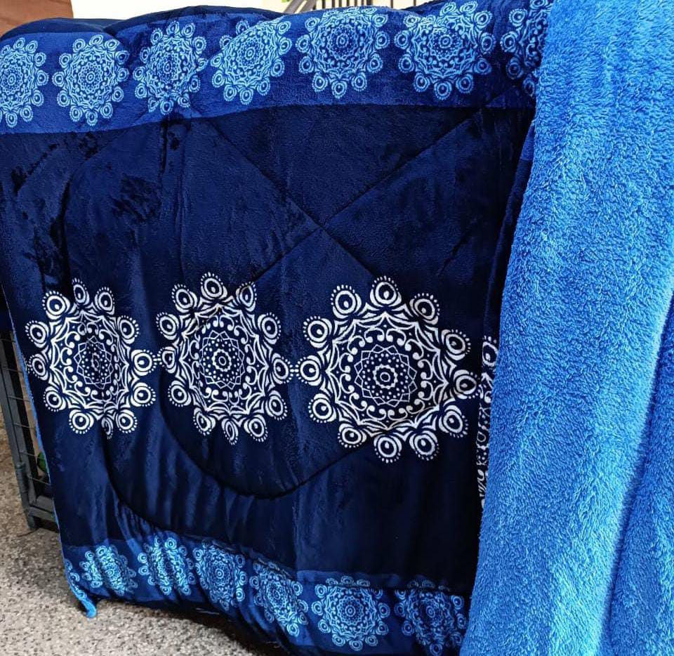 Single woolen 5x6 TC and Weaverbird  duvets No bedsheets and no pillow cases Soft and warm Fade resistant Easy to clean Elegant and durable