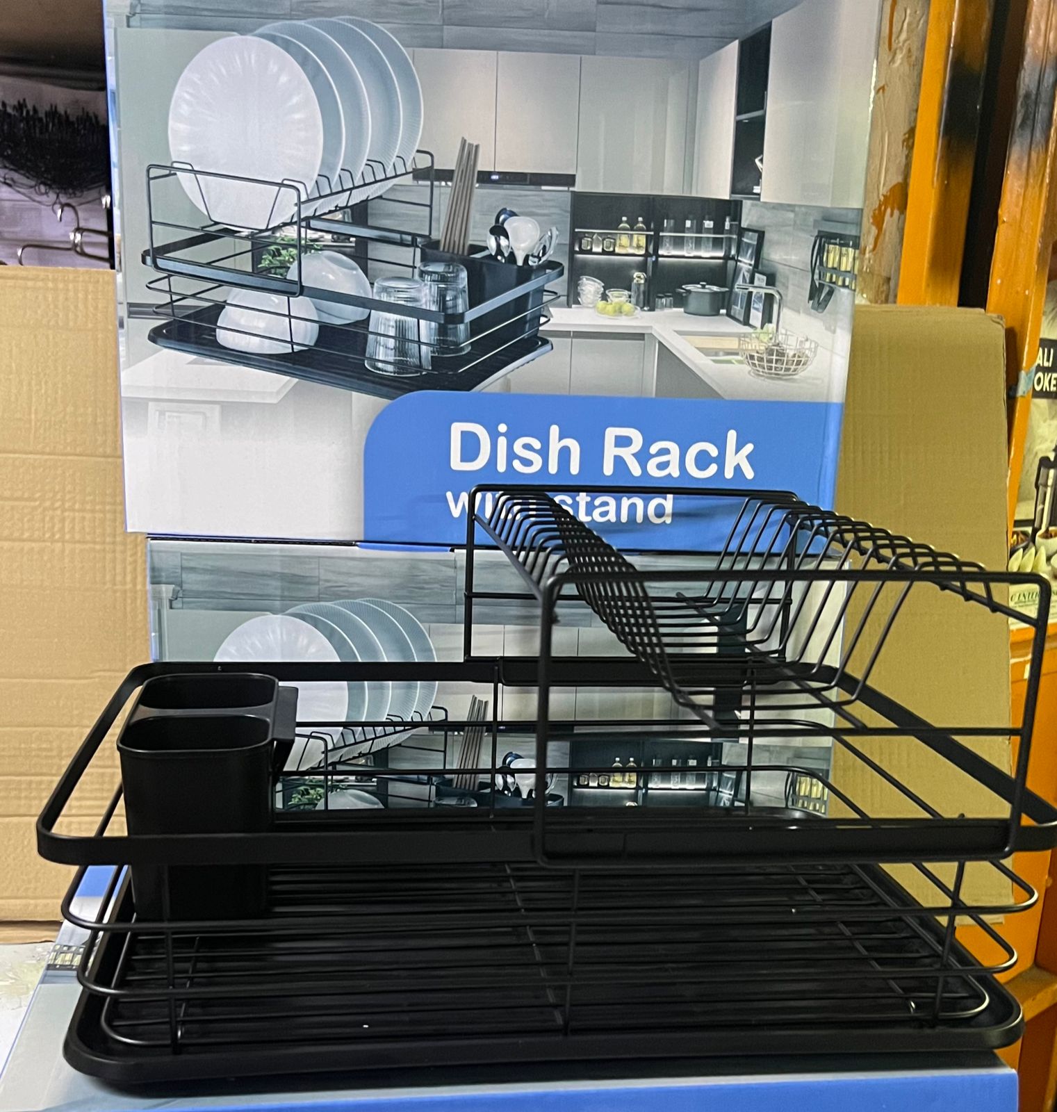Single advanced dishrack . The utensil rack and drain board are made up of a sturdy frame with 4 rubber non-slip feet to make it stand stable on the counter and keep the counter away from scratches.