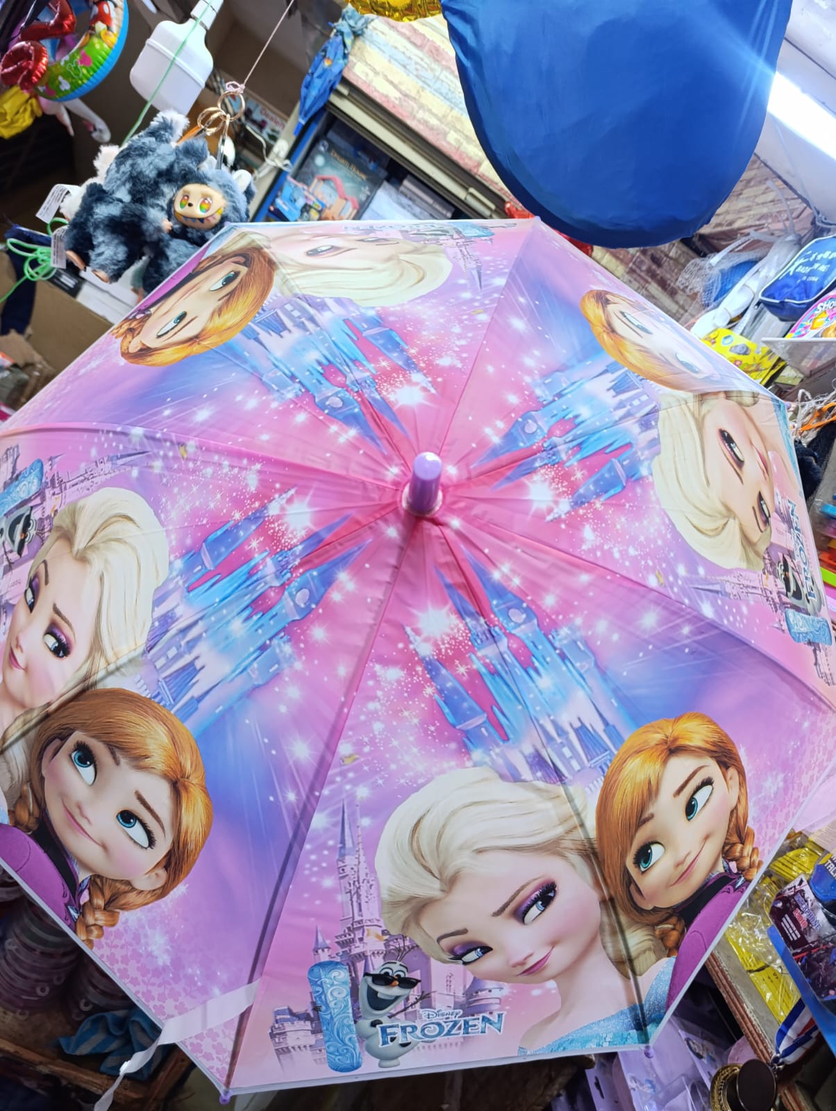 Cartoon theemed kids umbrella Bright cartoon-themed design that kids love and enjoy carrying
Lightweight and easy for small hands to hold
Child-friendly size for better comfort and control
Strong, dur