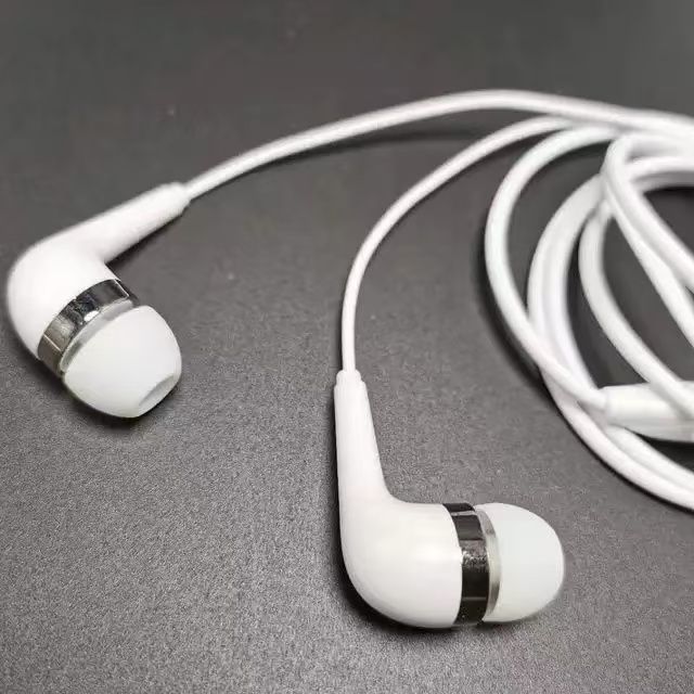 Wired earphones wired headphones 3.5mm Hands Free earphones with Mic For iphone samsung Huawei OPPO VIVO white Simple version